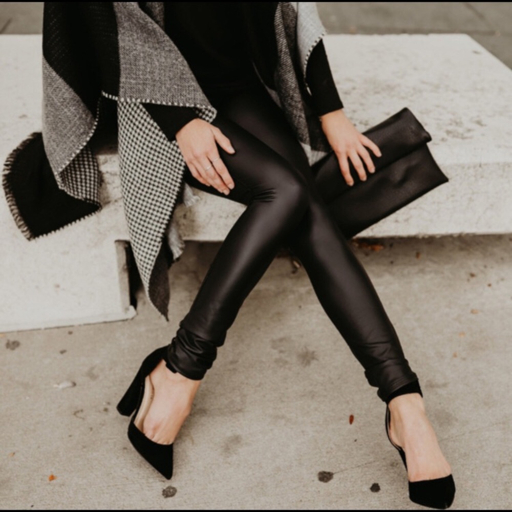 Only one left! Black Matte Faux leather Leggings - Picture 2 of 4